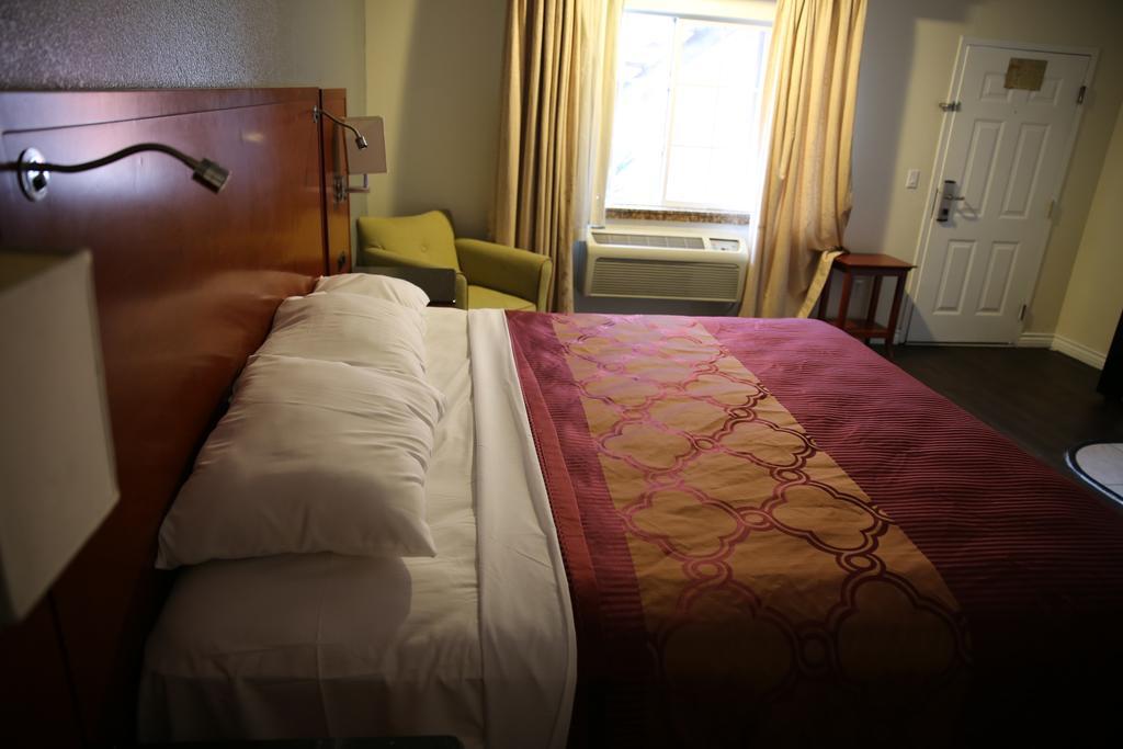 Chateau Inn & Suites Downey Eksteriør bilde